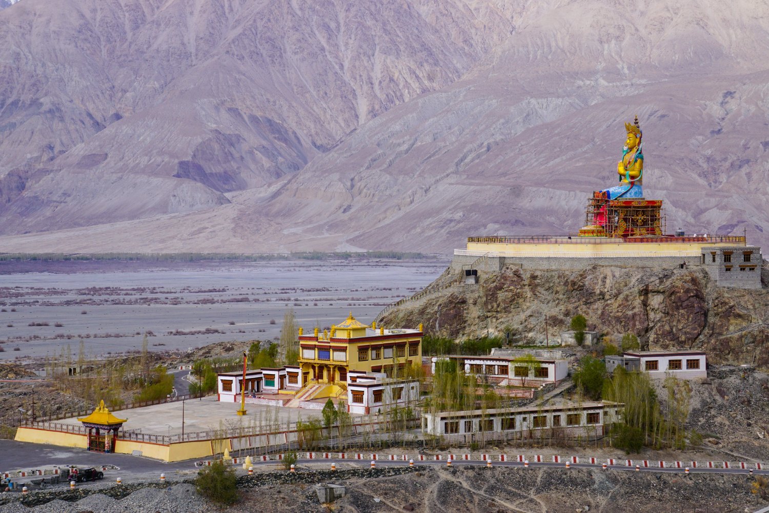 Leh to Manali Taxi Service – ₹3,500 Per Seat